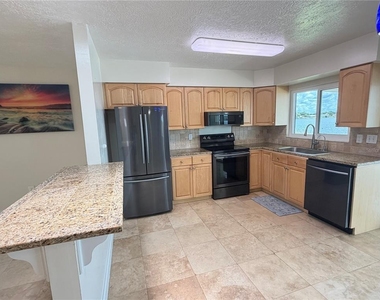 679 Lake Dexter Circle - Photo Thumbnail 5