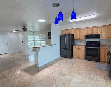 679 Lake Dexter Circle - Photo Thumbnail 6