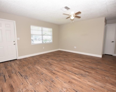 1224 Waterview Boulevard E - Photo Thumbnail 7