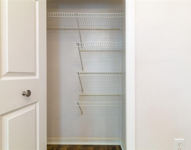 6519 W Newberry Road - Photo Thumbnail 7