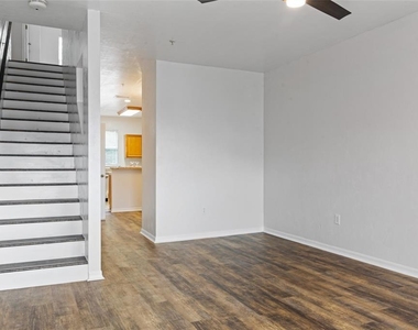 6519 W Newberry Road - Photo Thumbnail 5