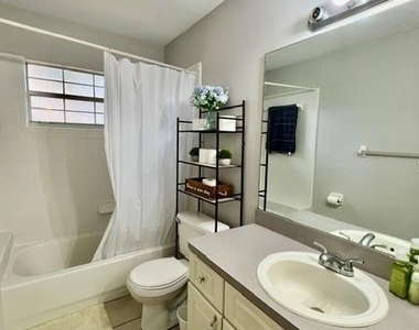 8312 Sw 61st Place - Photo Thumbnail 10