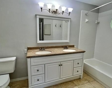8312 Sw 61st Place - Photo Thumbnail 8