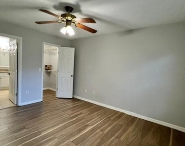 8312 Sw 61st Place - Photo Thumbnail 5