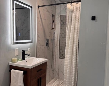 703 Sw 5th Street - Photo Thumbnail 5