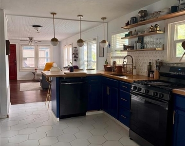 703 Sw 5th Street - Photo Thumbnail 2
