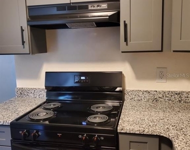 3233 Se 22nd Place - Photo Thumbnail 8