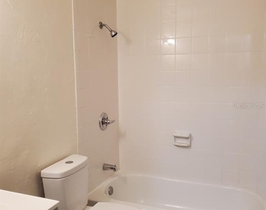 3233 Se 22nd Place - Photo Thumbnail 4