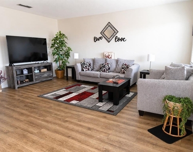 11251 80th Avenue - Photo Thumbnail 3