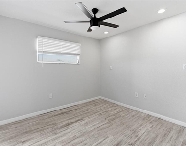 9216 Anita Avenue - Photo Thumbnail 14