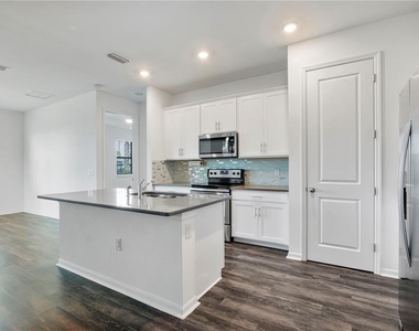 16369 Palmetto Street - Photo Thumbnail 11