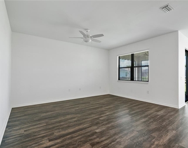 16369 Palmetto Street - Photo Thumbnail 12