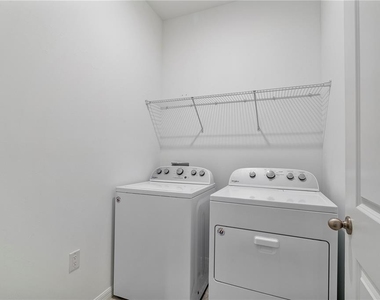 16369 Palmetto Street - Photo Thumbnail 9