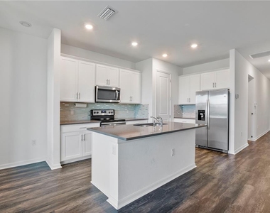 16369 Palmetto Street - Photo Thumbnail 14