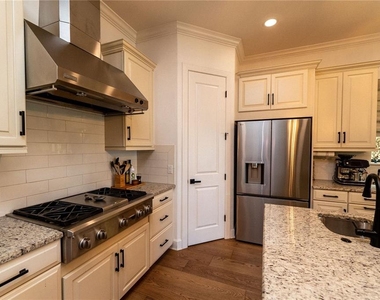 8137 Gabanna Drive - Photo Thumbnail 12