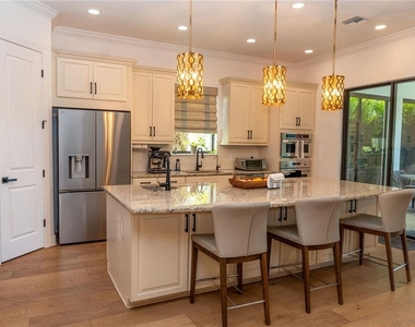 8137 Gabanna Drive - Photo Thumbnail 10