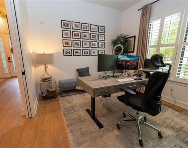 8137 Gabanna Drive - Photo Thumbnail 7