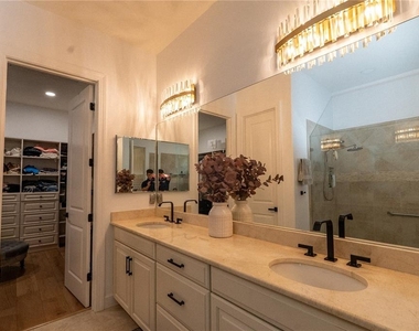 8137 Gabanna Drive - Photo Thumbnail 15