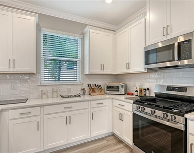 3231 Alba Circle - Photo Thumbnail 11