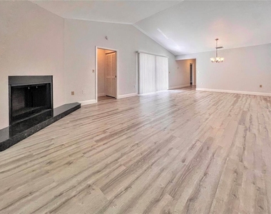 5549 Boulder Boulevard - Photo Thumbnail 6