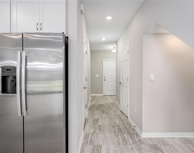 5528 Tripoli Drive - Photo Thumbnail 8