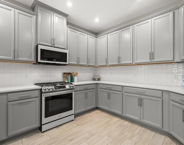 15360 Isla Palma Lane - Photo Thumbnail 10