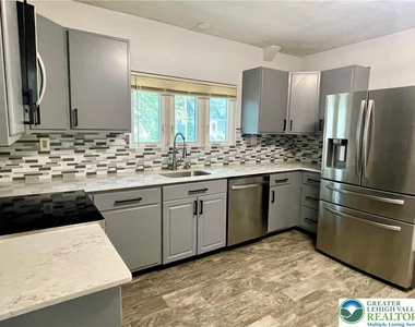 1830 Laubach Avenue - Photo Thumbnail 9