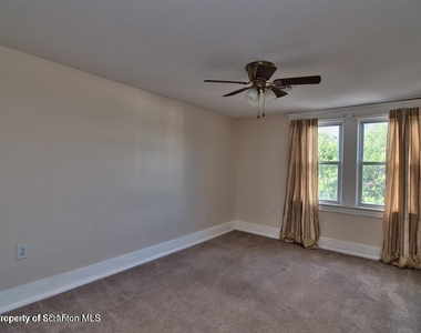 34 1/2 John Street - Photo Thumbnail 8