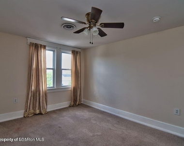 34 1/2 John Street - Photo Thumbnail 9
