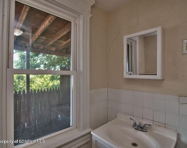 34 1/2 John Street - Photo Thumbnail 14