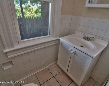 34 1/2 John Street - Photo Thumbnail 15