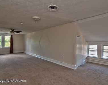 34 1/2 John Street - Photo Thumbnail 7