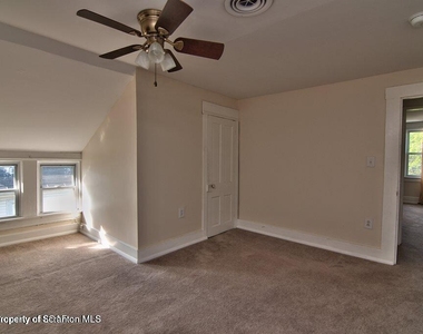 34 1/2 John Street - Photo Thumbnail 11