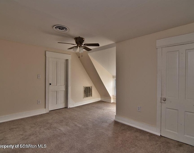 34 1/2 John Street - Photo Thumbnail 4