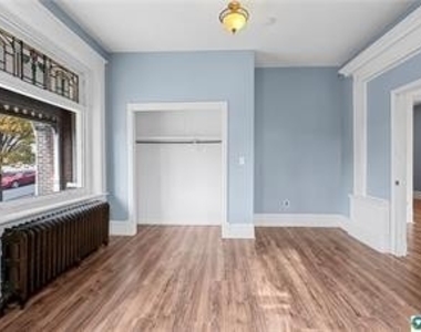 419 W 4th Street - Photo Thumbnail 17