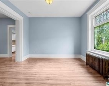 419 W 4th Street - Photo Thumbnail 15