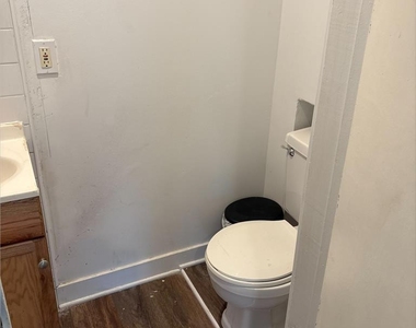 419 W 4th Street - Photo Thumbnail 20