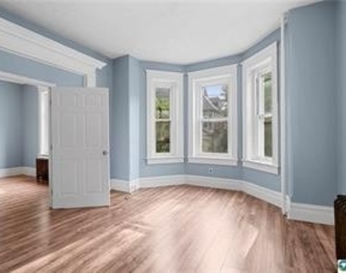 419 W 4th Street - Photo Thumbnail 16