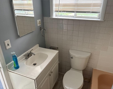 419 W 4th Street - Photo Thumbnail 19