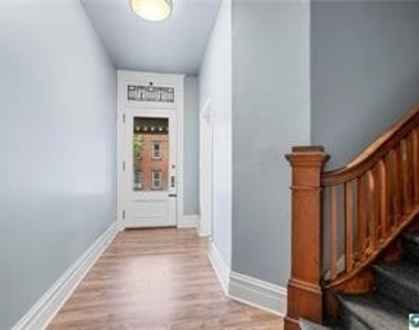 419 W 4th Street - Photo Thumbnail 3