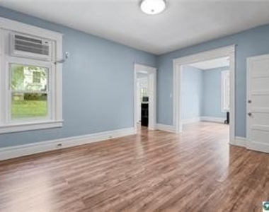 419 W 4th Street - Photo Thumbnail 13