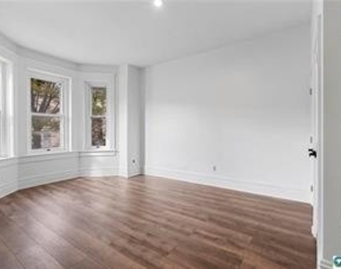 419 W 4th Street - Photo Thumbnail 5
