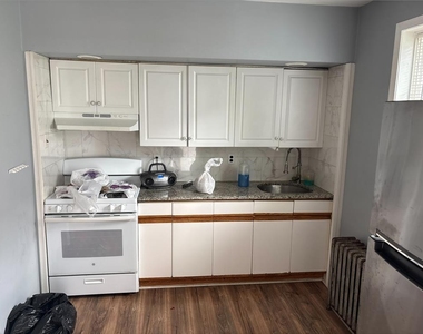 419 W 4th Street - Photo Thumbnail 11