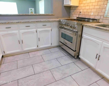 712 Ascencion Street - Photo Thumbnail 8