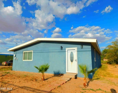 712 Ascencion Street - Photo Thumbnail 2