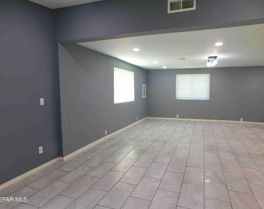 712 Ascencion Street - Photo Thumbnail 3