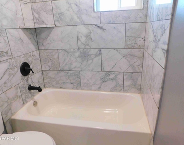 712 Ascencion Street - Photo Thumbnail 13