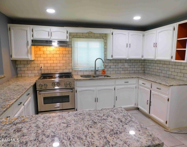 712 Ascencion Street - Photo Thumbnail 6