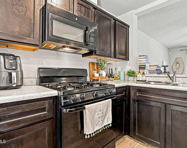 14552 Mescal Bean Court - Photo Thumbnail 9