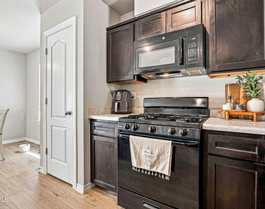 14552 Mescal Bean Court - Photo Thumbnail 11